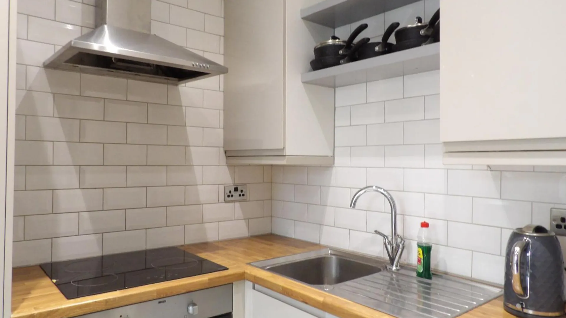 Ground Floor Flat With Patio And Hot Tub Near Murrayfield Stadium Edinburgh Egyesült Királyság